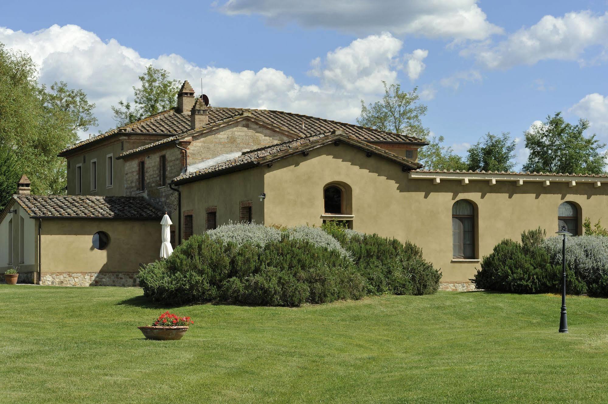 Agriturismo La Lodola คาสเตลนูโอโว เบราร์เดนกา ภายนอก รูปภาพ